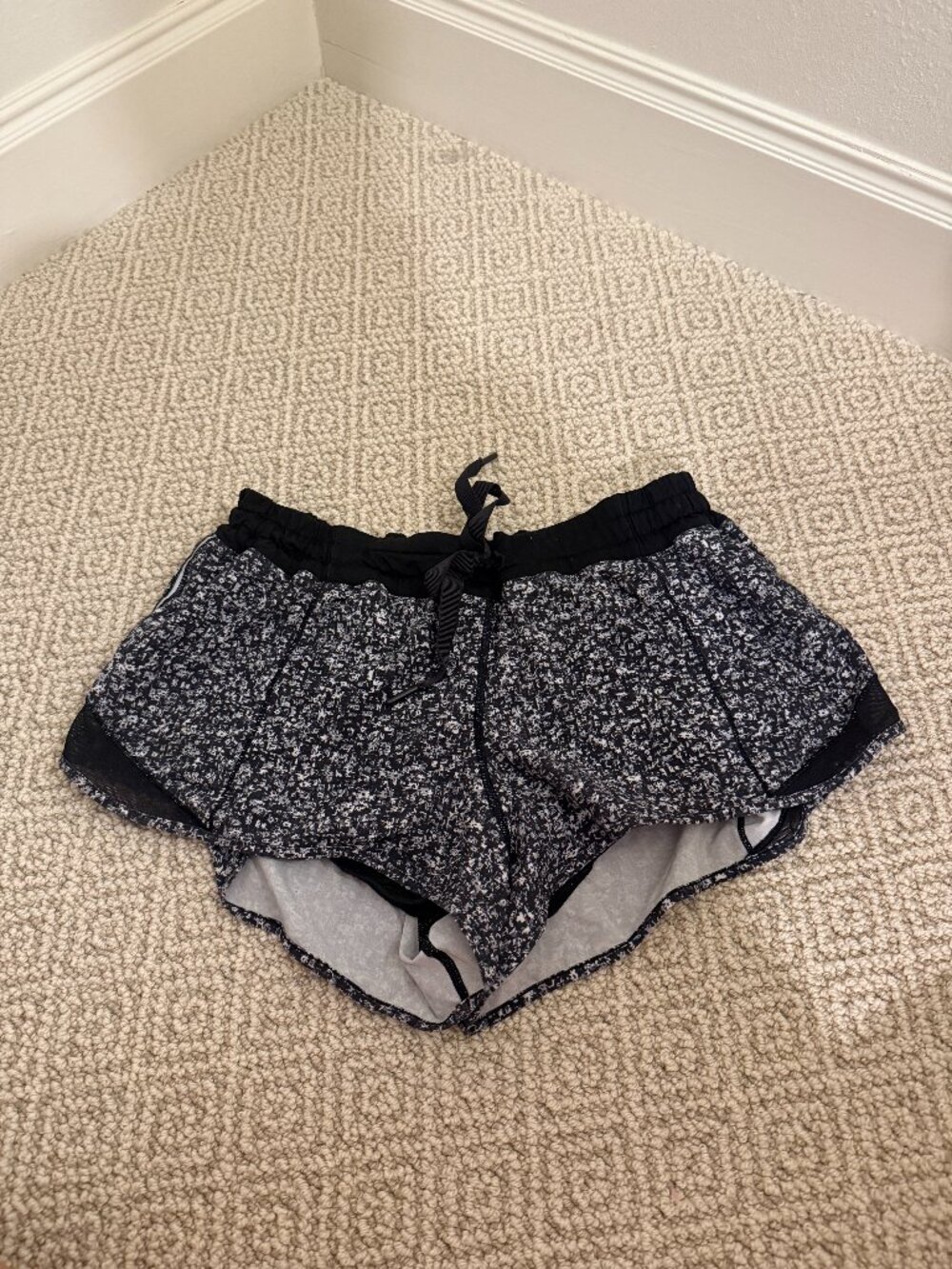 black splatter lululelmon vintage hotty hot shorts